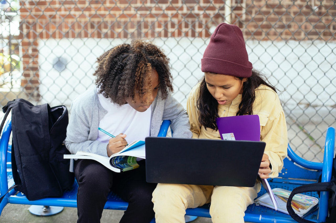 Enhancing Education: UK Primary School Students’ Online Tuition Benefits 1 feature 16