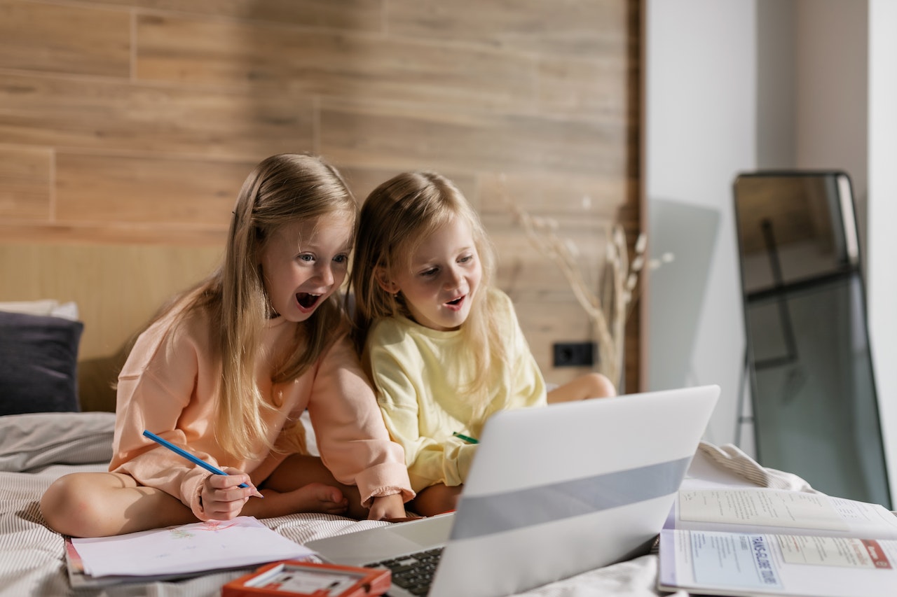 UK Online Primary Schools: Education's Future 1 UK Online Primary Schools: Education's Future