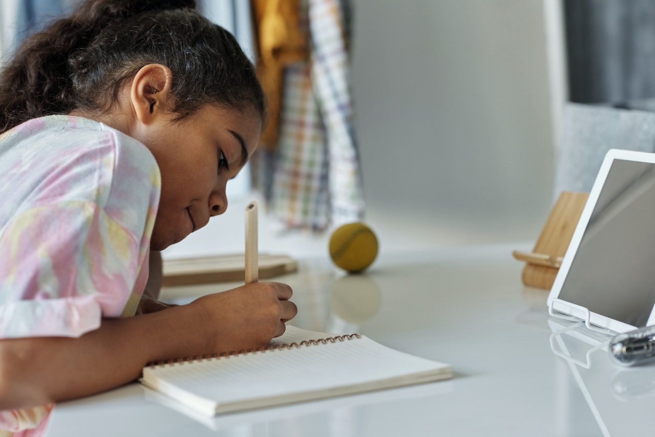Leading the UK Online Schooling Revolution with Personalised Excellence 1 Leading the UK Online Schooling Revolution with Personalised Excellence