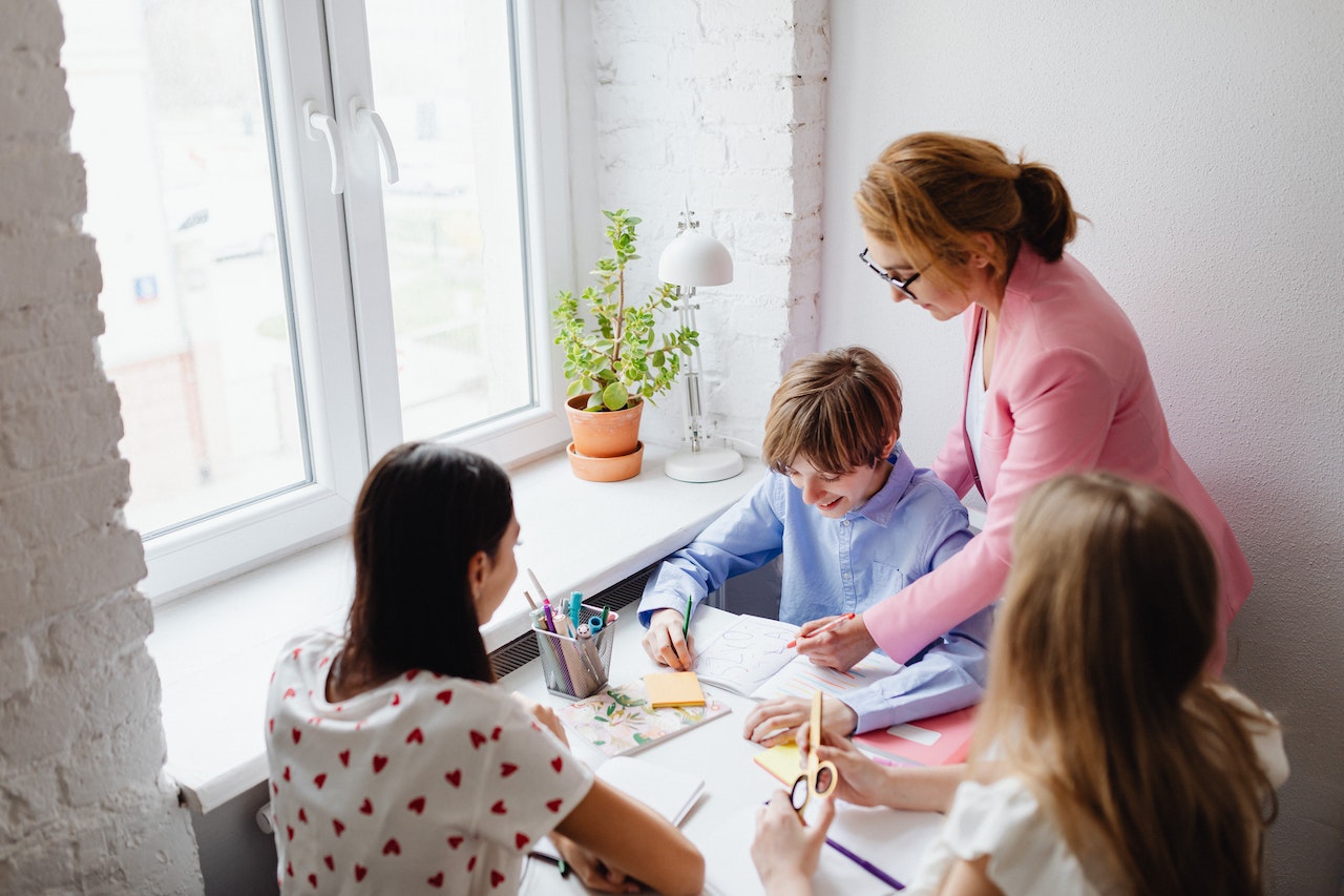 Empowering Secondary Students: Top Online Learning Tools and Resources 1 Empowering Secondary Students: Top Online Learning Tools and Resources