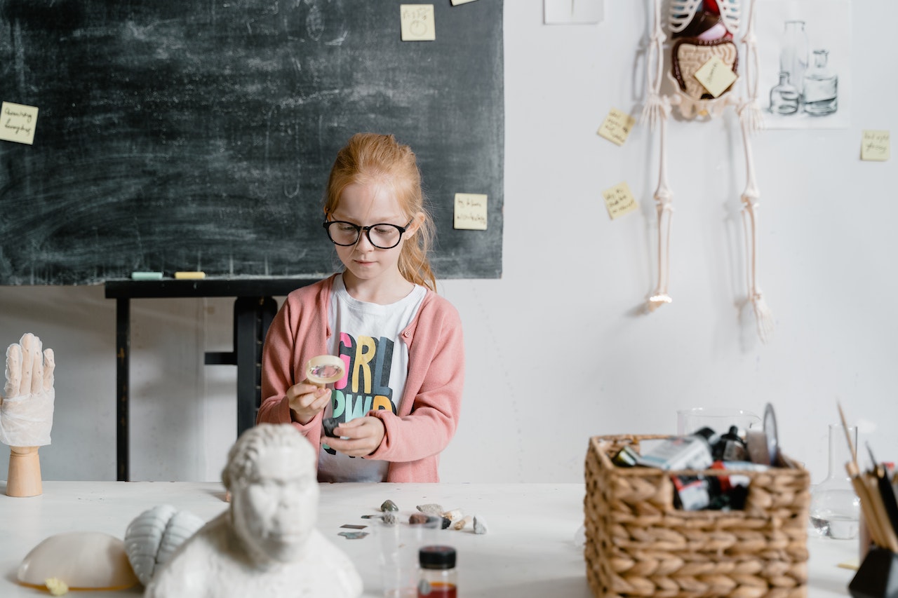 Online UK Secondary Schools: Embracing Education Innovation 1 Online UK Secondary Schools: Embracing Education Innovation