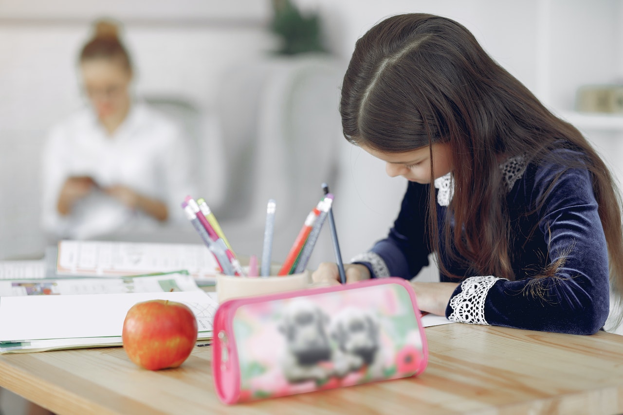 Online Secondary Schools in the UK: A Modern Education Solution 1 Online Secondary Schools in the UK: A Modern Education Solution