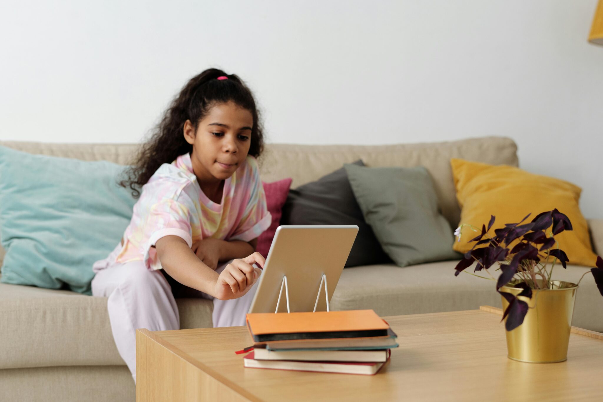 Navigating Digital Drama: A Toolkit Every Parent Needs 1 Navigating Digital Drama: A Toolkit Every Parent Needs